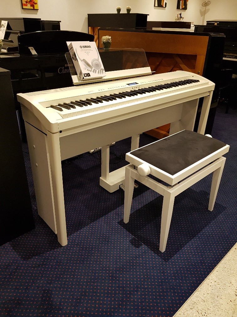 Kawai ES8 W digitale piano met originele standaard HM-4w occasion