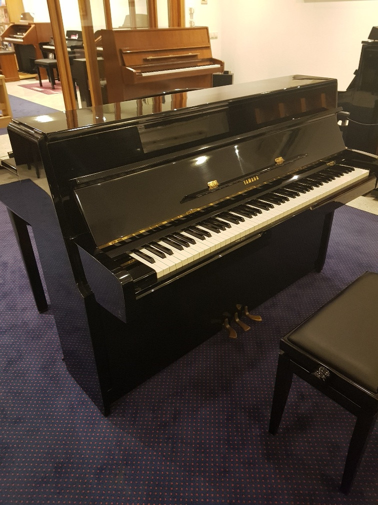 Yamaha M1 piano occasion zwart hoogglans