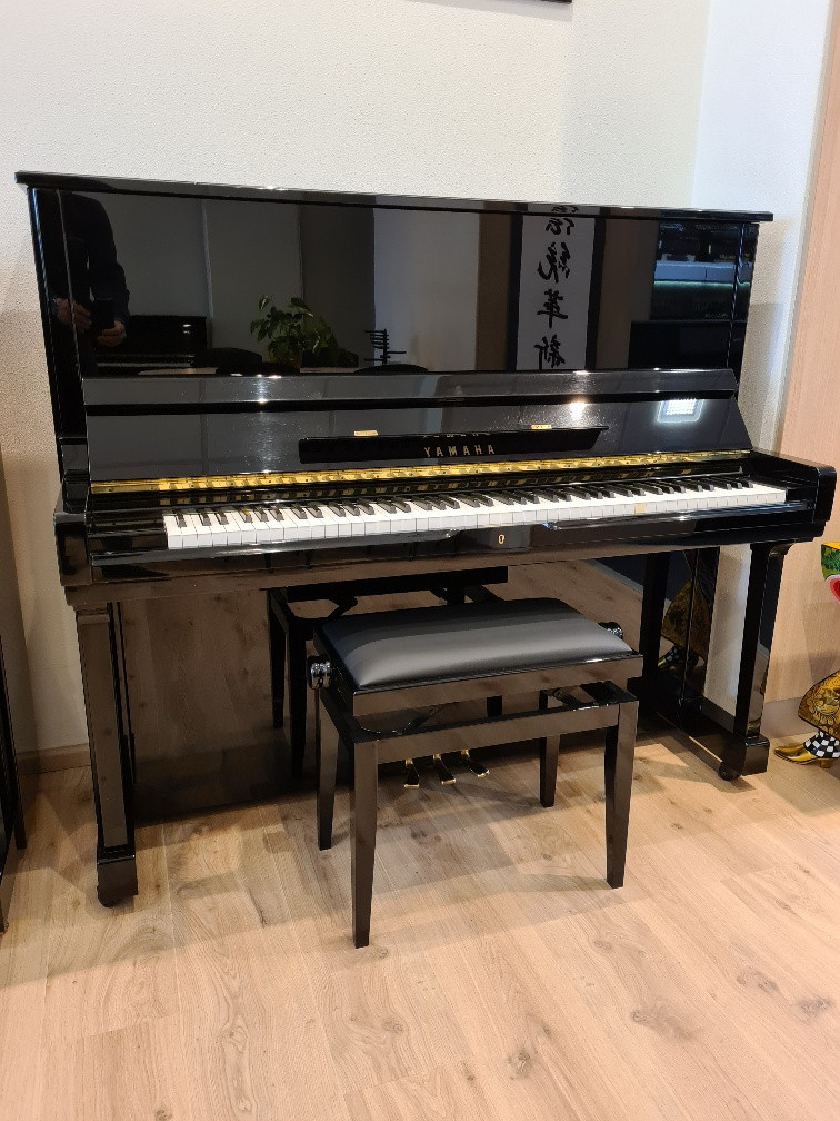 Yamaha SU-131 PE handmade klasse piano occasion SU131 (1988)