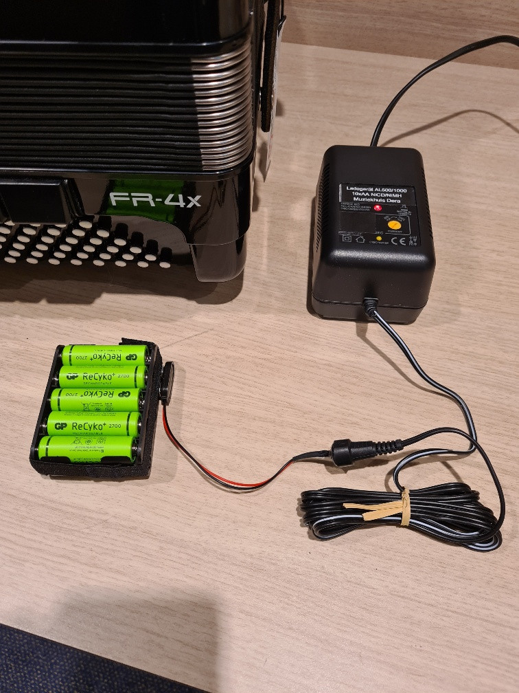 Roland V-Accordion Batterij-lader incl. batterij-pack voor Roland FR-3X en FR-4X