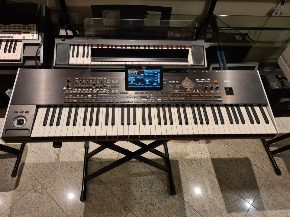 Korg Pa4X-76 Professional Arranger Keyboard occasion