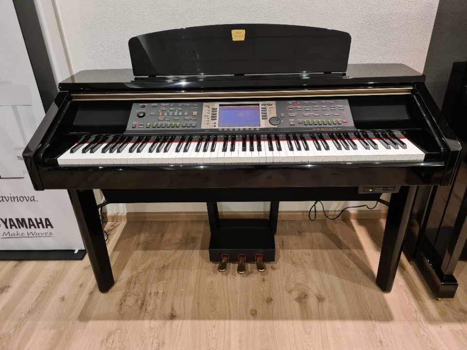 Yamaha CVP-210 PE occasion digitale piano zwart hoogglans