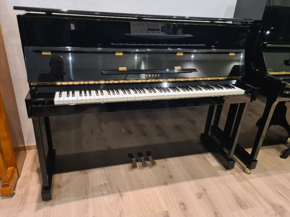 Yamaha LU-201C PE occasion piano zwart hoogglans (1986)