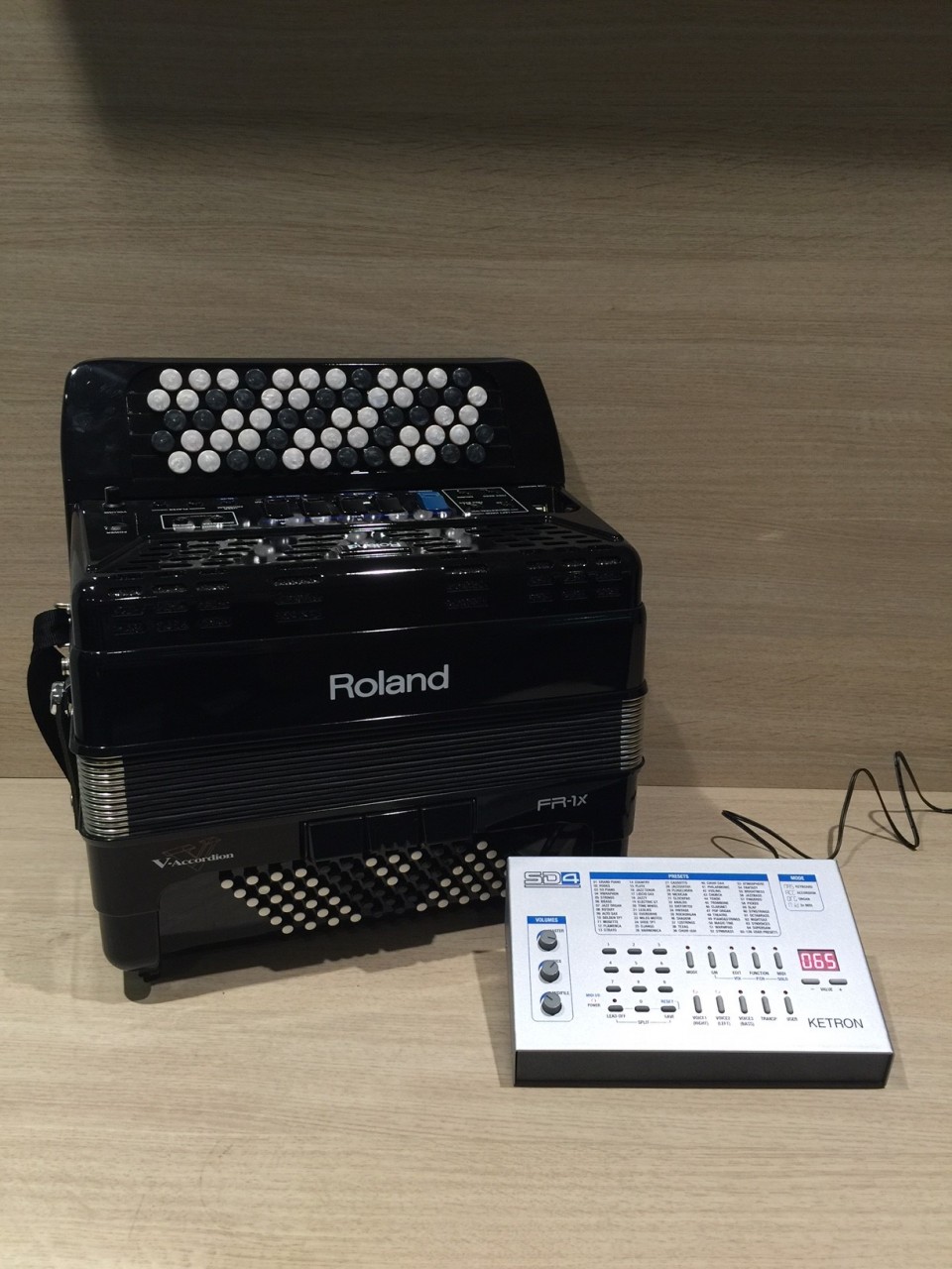 Roland FR-1Xb BK + Ketron SD4