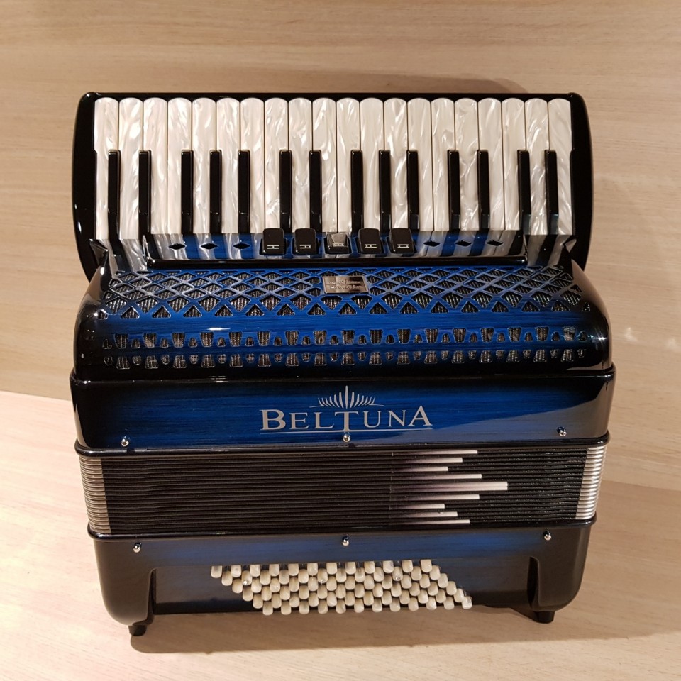 Beltuna Studio III 72M Luxe Pro shadow colour blue accordeon 
