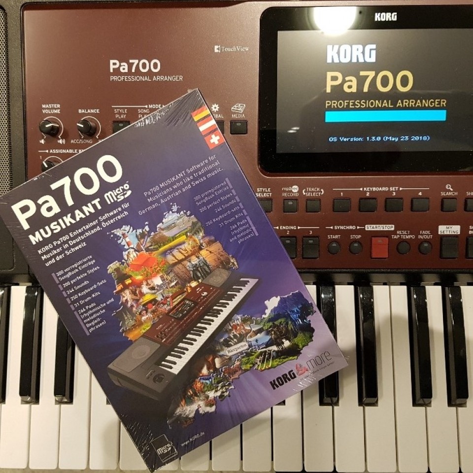 Korg Pa700 Musikant Professional Arranger Keyboard + Micro-SD