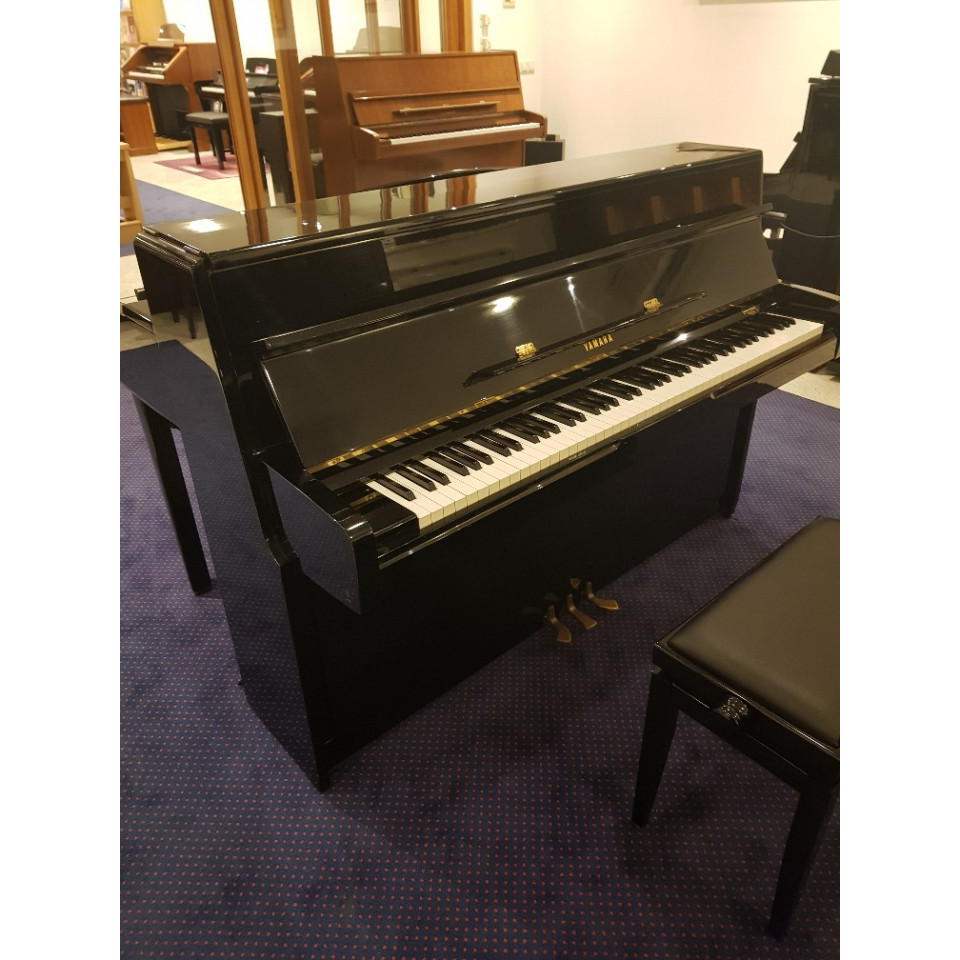 Yamaha M1 piano occasion zwart hoogglans