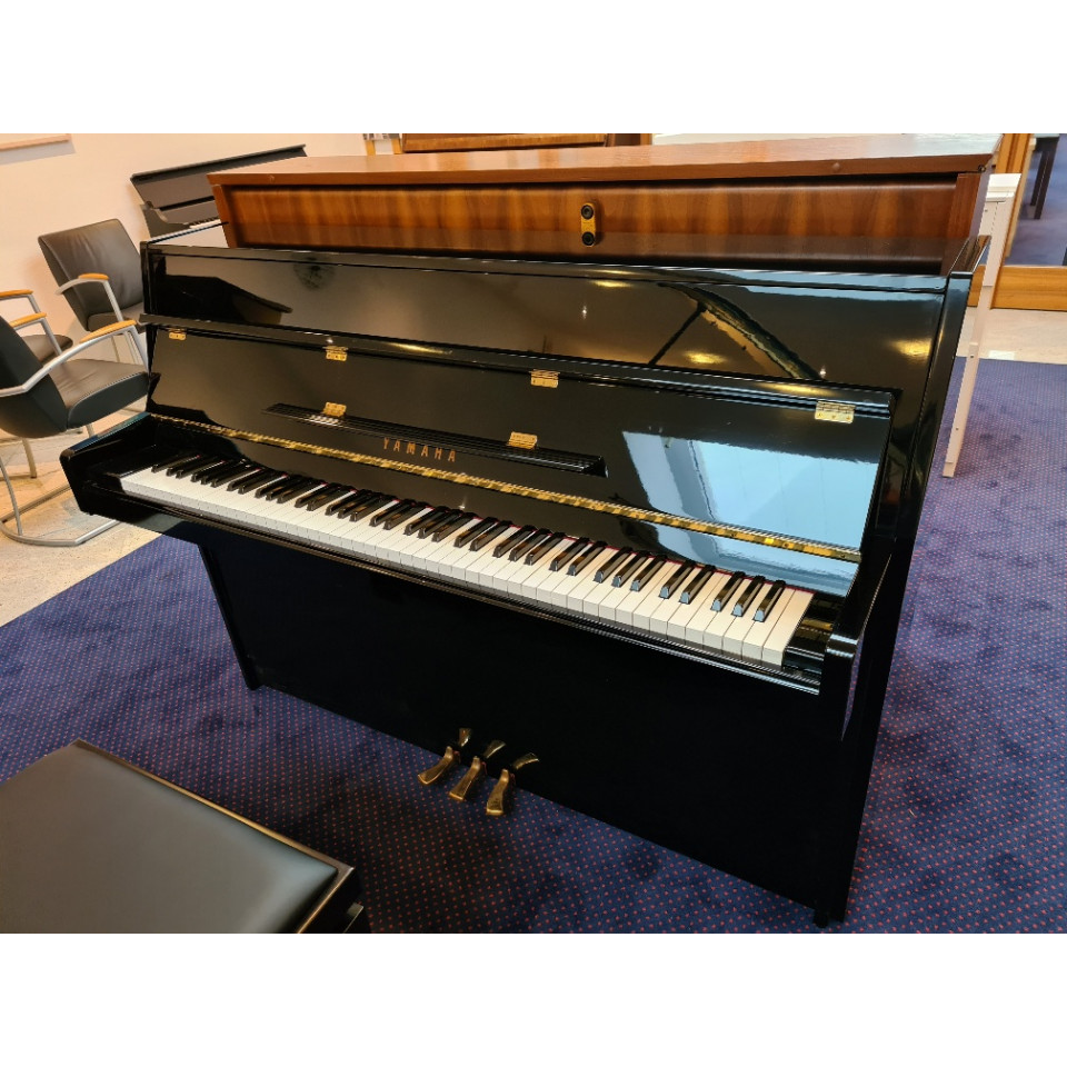 Yamaha M108 PE piano zwart hoogglans occasion 