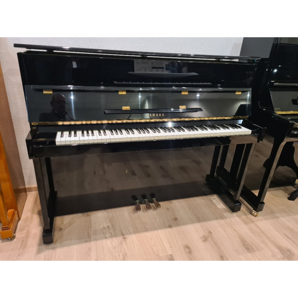 Yamaha LU-201C PE occasion piano zwart hoogglans (1986)